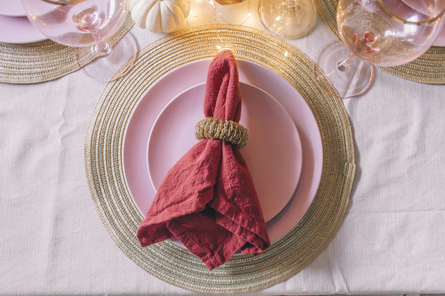 A Thanksgiving Tablescape, friendsgiving table, thanksgiving decor // wanderabode.com