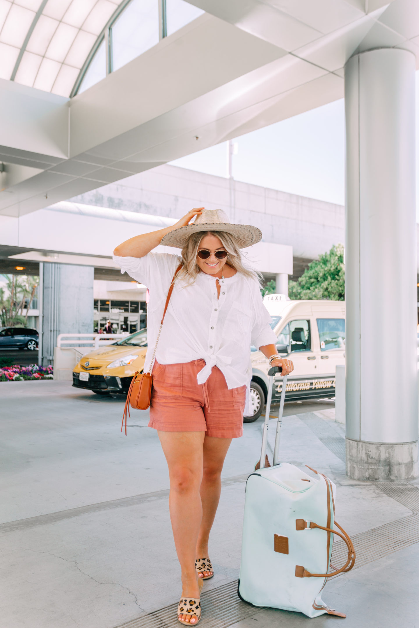 airport outfit for summer vacation