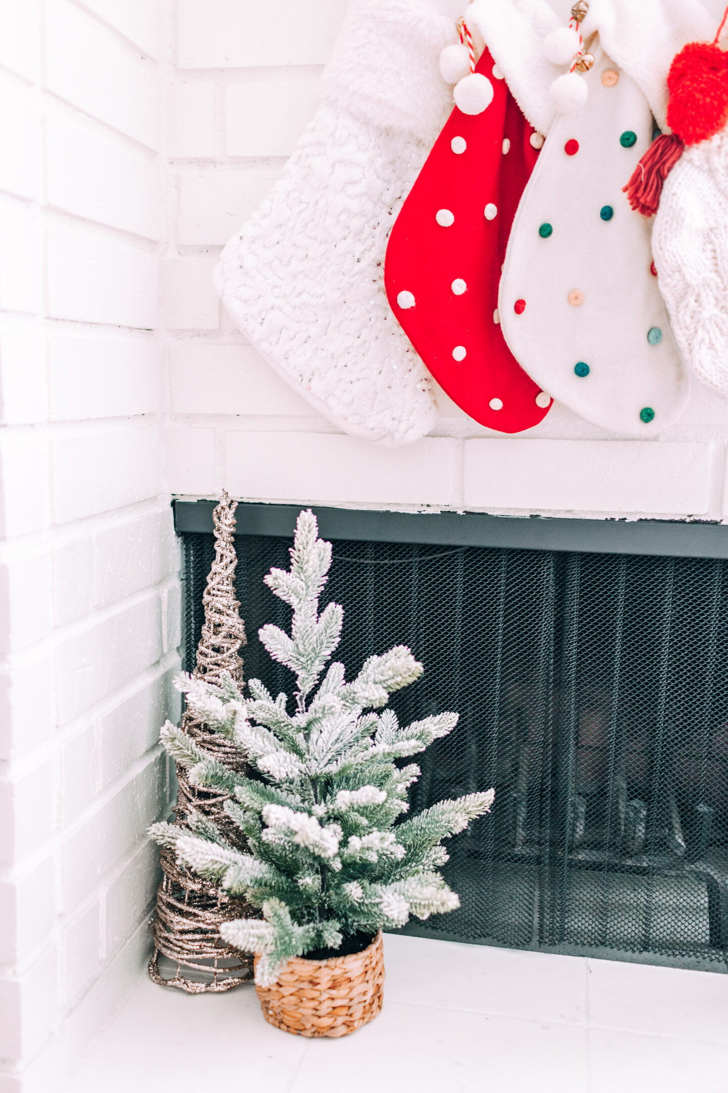 MY CHRISTMAS DECOR: RED & WHITE WONDERLAND // fireplace christmas decor, christmas mantle, target christmas